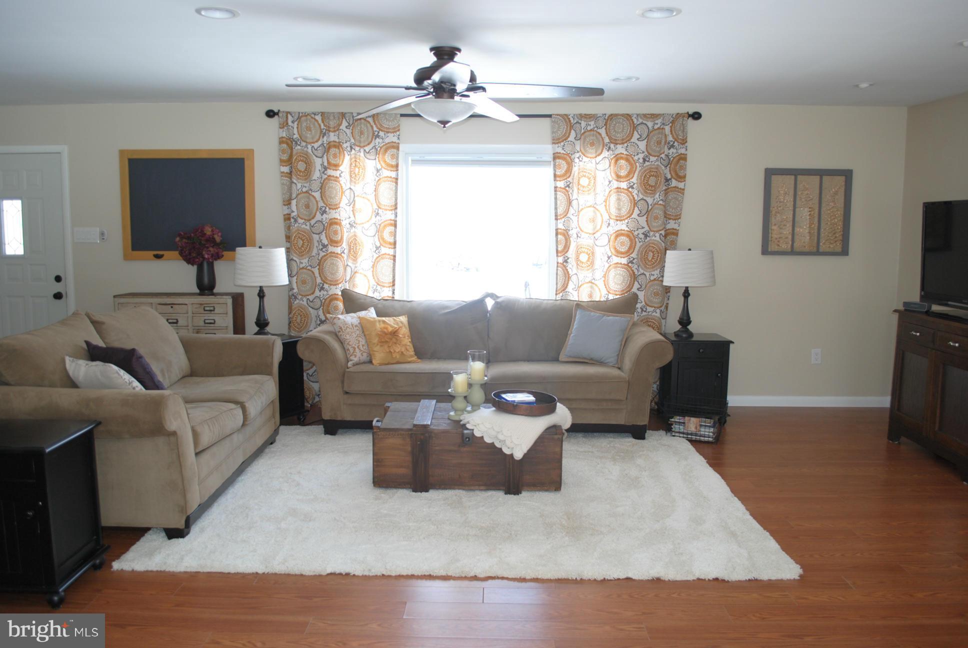 26411 Fielding Road Hollywood, MD 20636 - Photo 10 of 27 Living Room