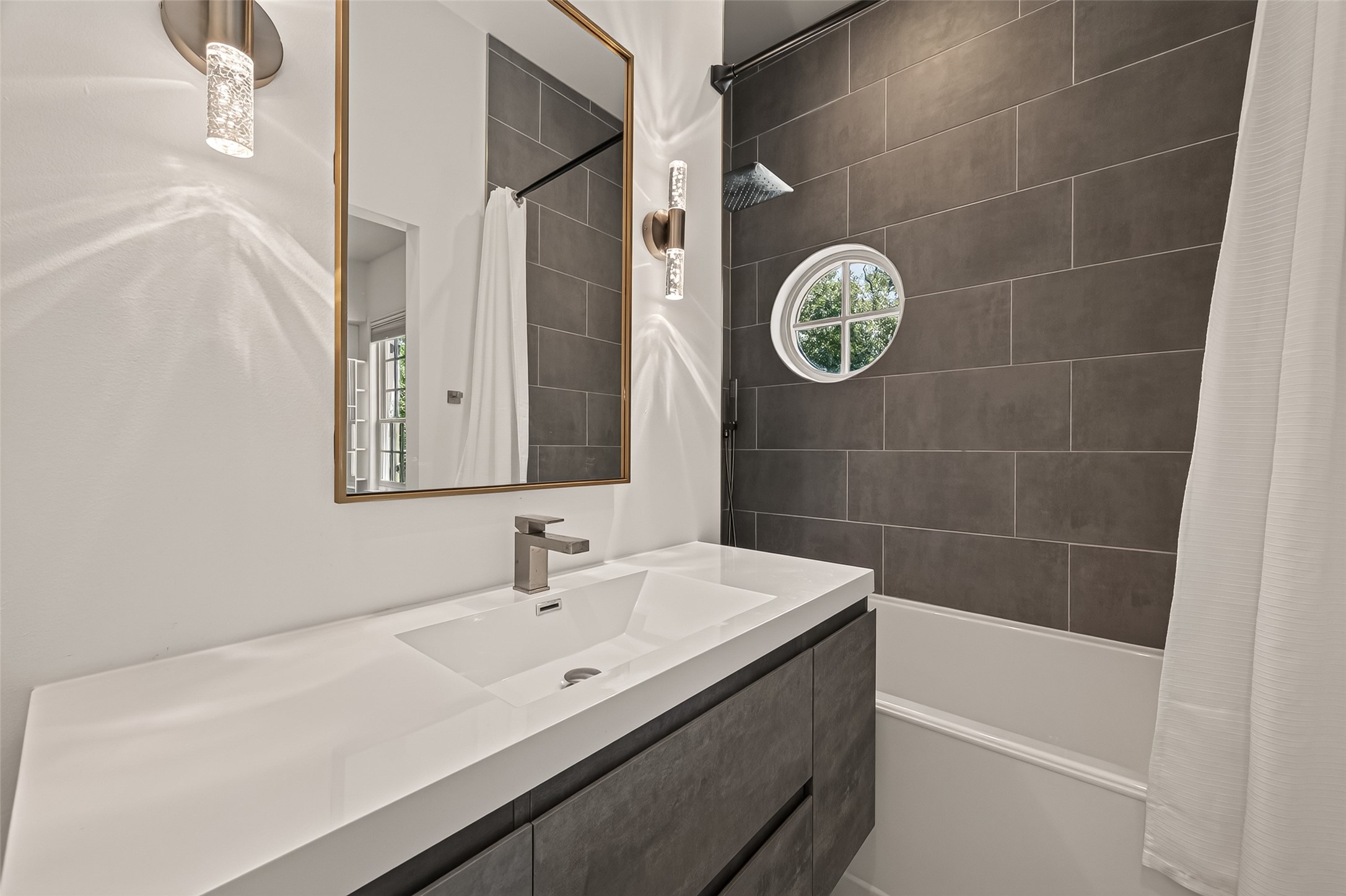2114 Wroxton Road Houston, TX 77005 - Photo 31 of 50 Guest bath