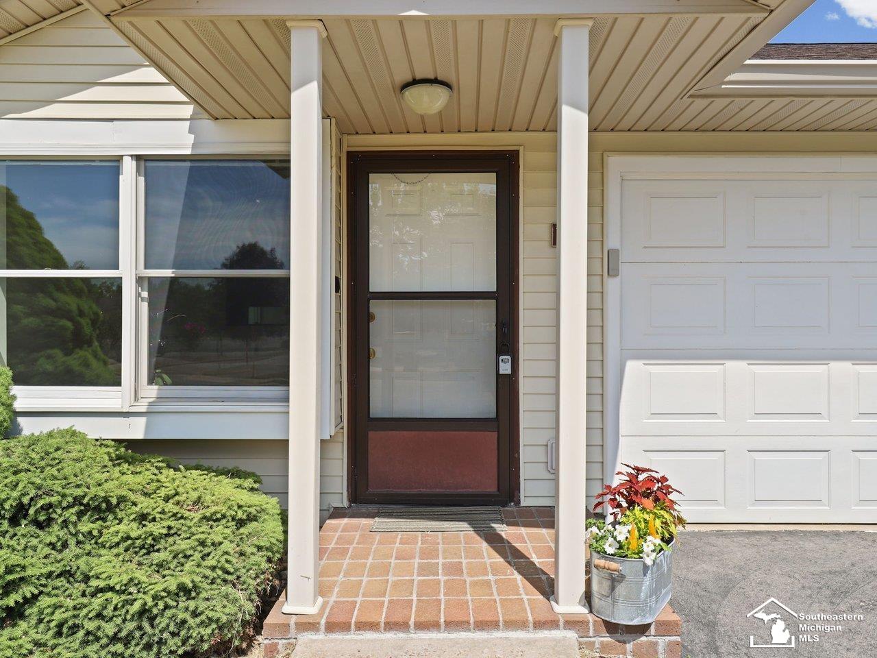 729 Clark Street Tecumseh, MI 49286 - Photo 4 of 54 50210391-72e2f781-53d4-45c1-9eb8-ed3174715afc.JPG