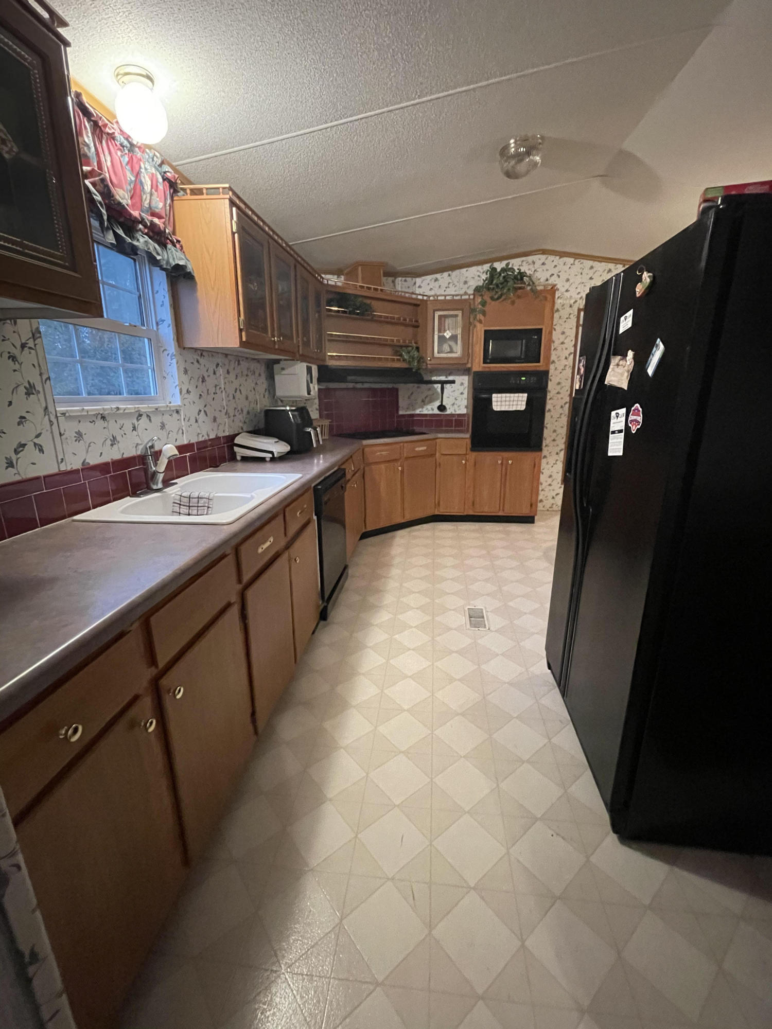 222 Smoak Road Walterboro, SC 29488 - Photo 4 of 14 7668A376-D60F-46E0-B6ED-9B7BD7D9A1B7