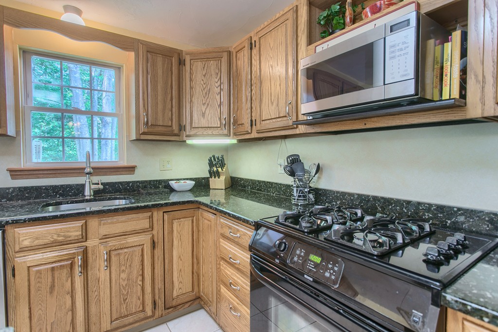 401 Ridgefield Circle, Unit D Clinton, MA 01510 - Photo 3 of 30 Gallery Image 3
