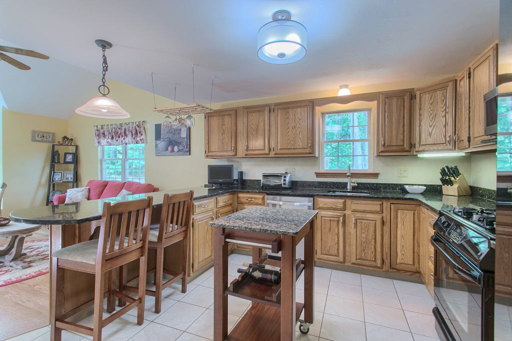 401 Ridgefield Circle, Unit D Clinton, MA 01510 - Photo 5 of 30 Gallery Image 5