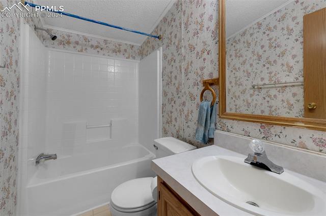 33510 Fossinger Road Yoder, CO 80864 - Photo 26 of 50 Secondary bath with tub/shower combo