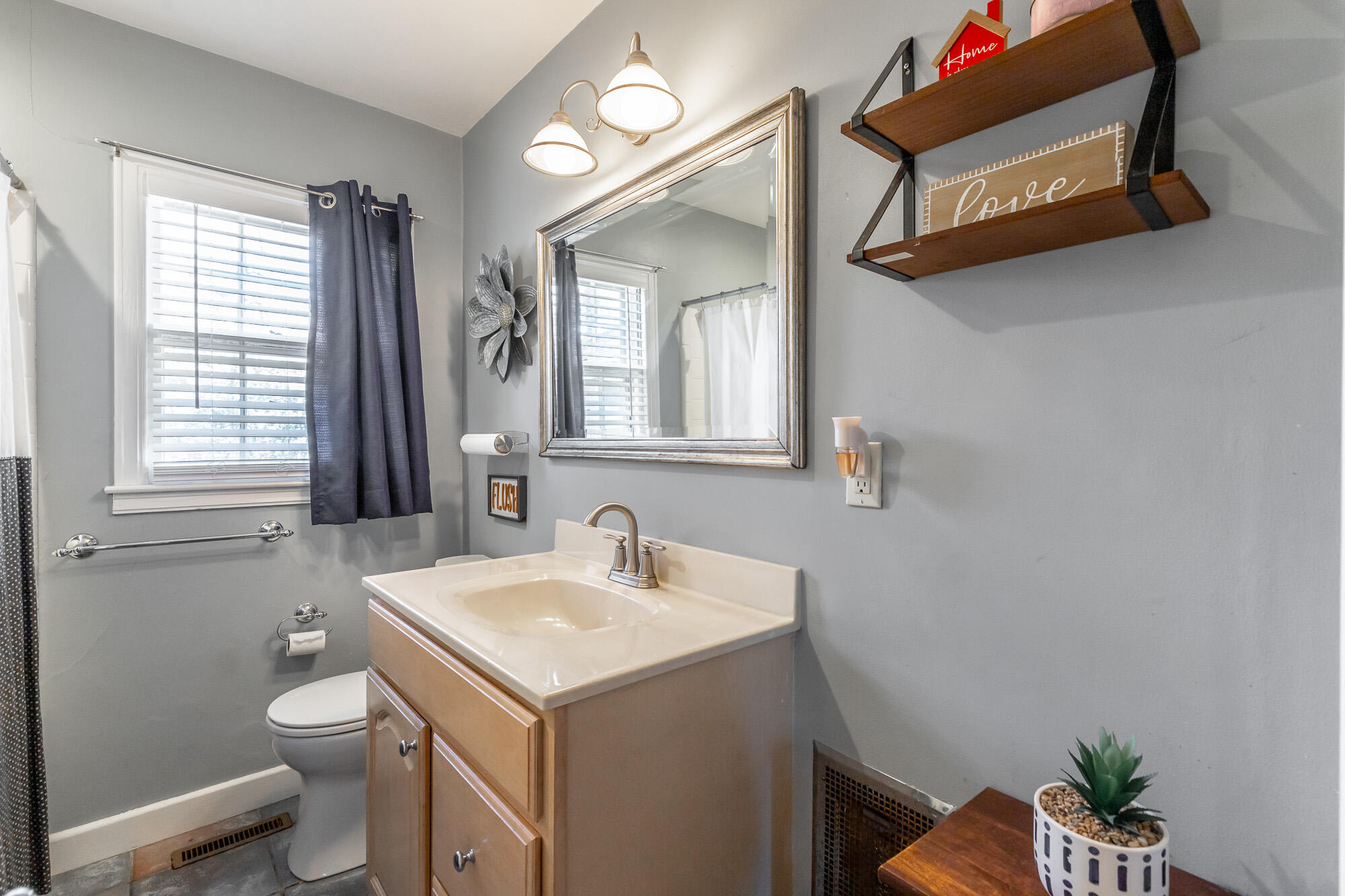 1603 Castleberry Avenue East Ridge, TN 37412 - Photo 19 of 28 Guest Bath