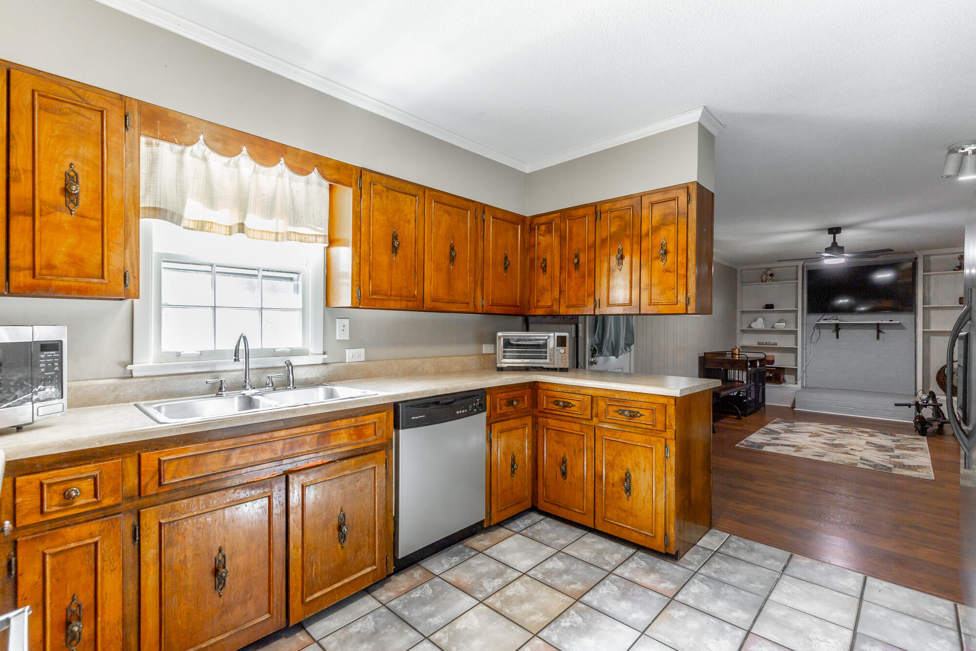 1603 Castleberry Avenue East Ridge, TN 37412 - Photo 26 of 28 Ktichen and Den