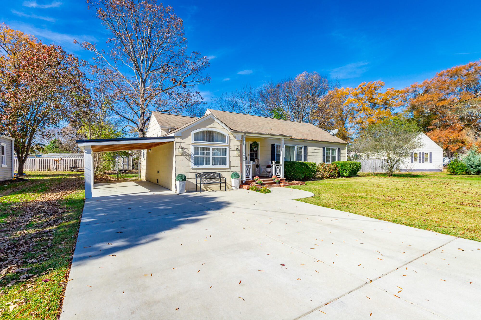 1603 Castleberry Avenue East Ridge, TN 37412 - Photo 3 of 28 Driveway