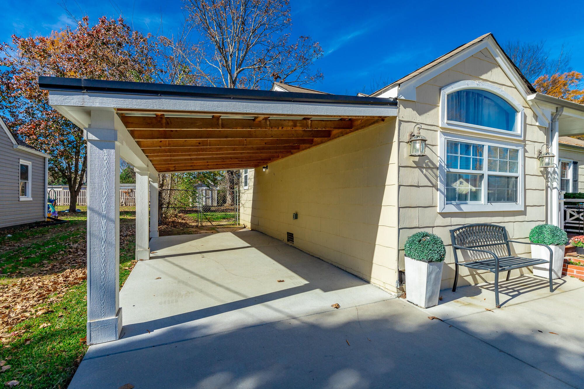 1603 Castleberry Avenue East Ridge, TN 37412 - Photo 4 of 28 Carport - Attached