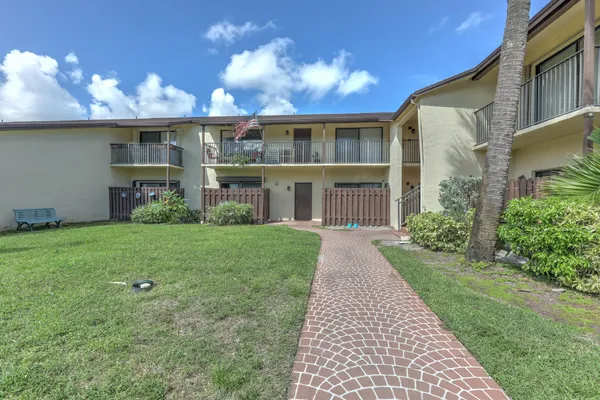 $1,650 | 2050 Oleander Boulevard, Unit 8102, Fort Pierce, FL 34950