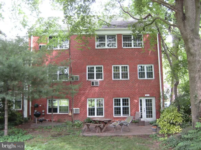 $2,100 | 1616 Preston Road, Unit 1616, Alexandria, VA 22302