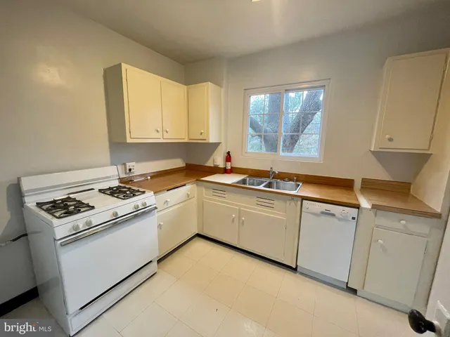 $2,100 | 1616 Preston Road, Unit 1616, Alexandria, VA 22302