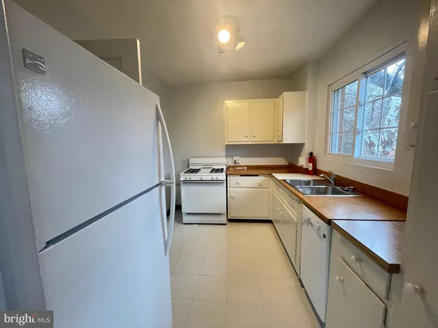 $2,100 | 1616 Preston Road, Unit 1616, Alexandria, VA 22302