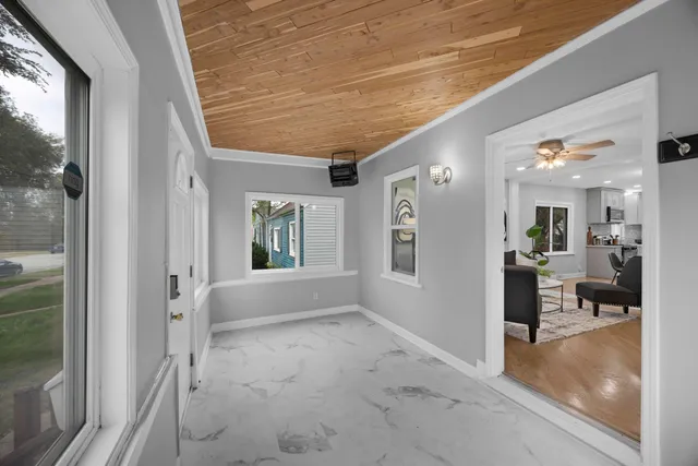 a view of livingroom with furniture