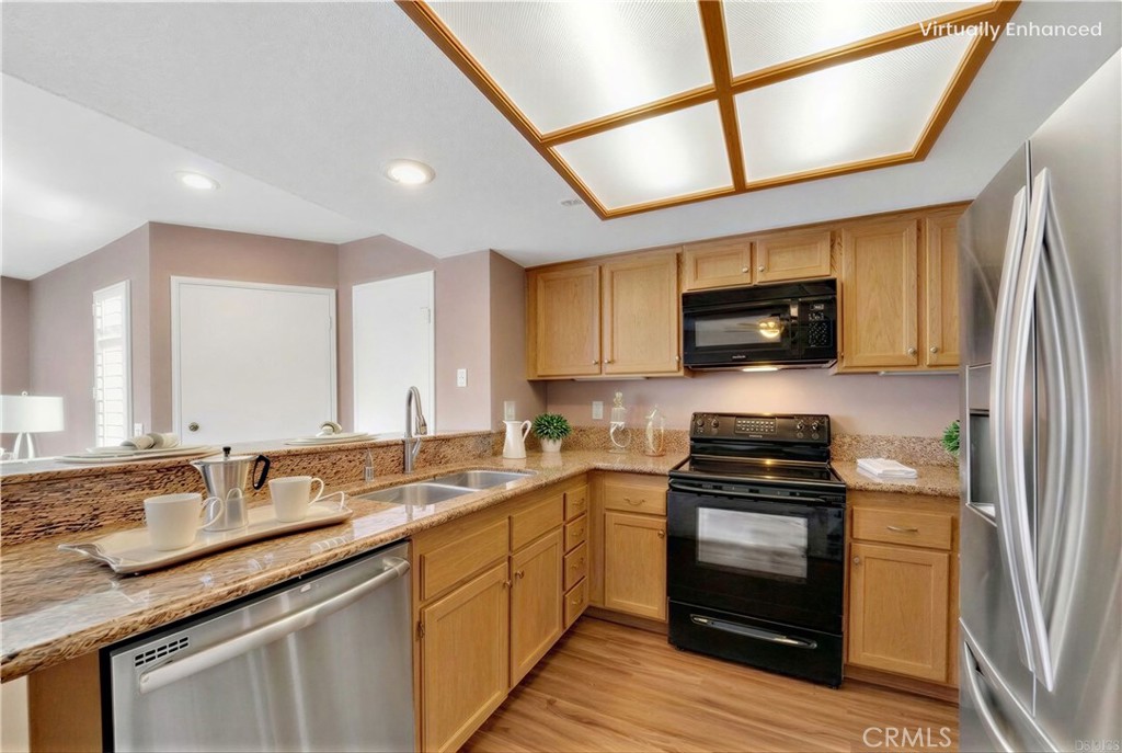 104 South Cross Creek Road, Unit M Orange, CA 92869 - Photo 5 of 33
