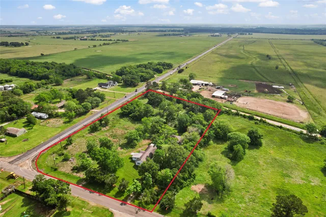 a view of outdoor space yard and yard