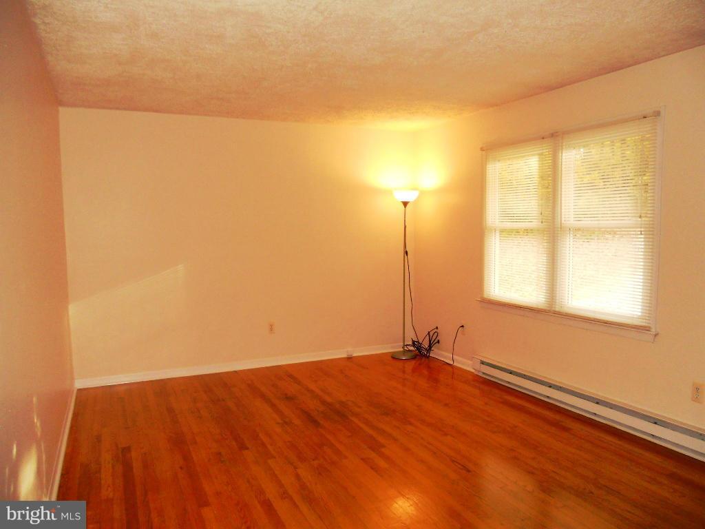 1410 Pinch Valley Road Westminster, MD 21158 - Photo 3 of 20 Living Room