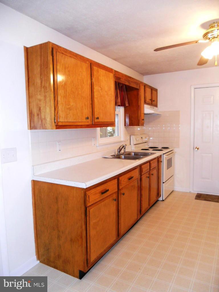 1410 Pinch Valley Road Westminster, MD 21158 - Photo 6 of 20 Kitchen