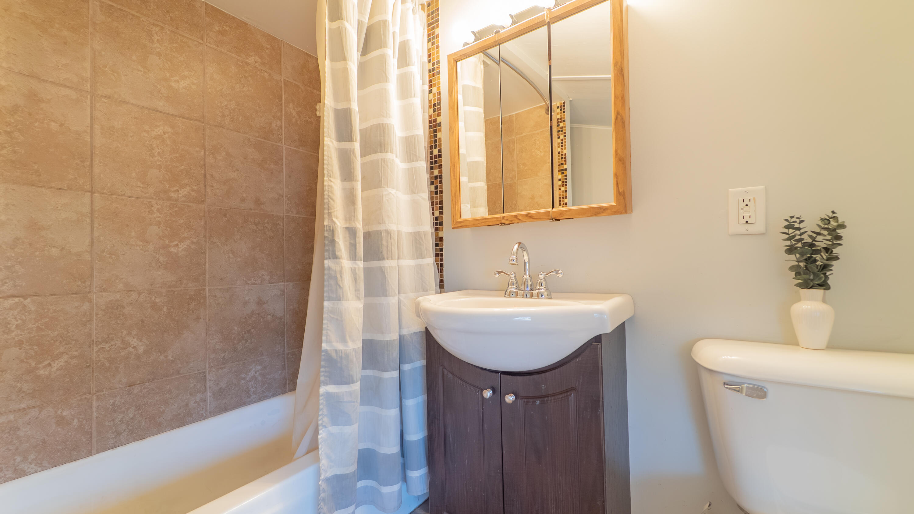 6318 Garfield Street Merrillville, IN 46410 - Photo 17 of 27 a bathroom with a sink a toilet and shower