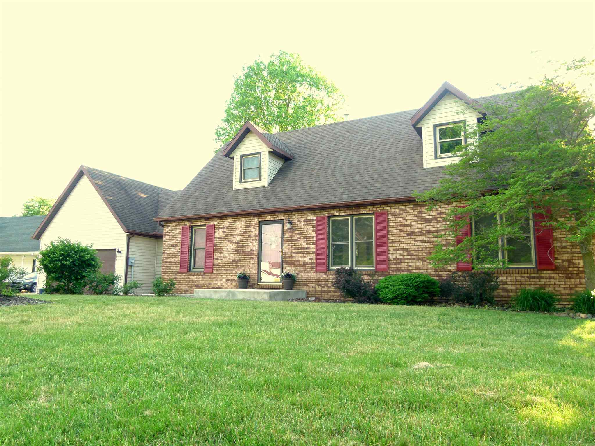 2075 Maple Run Warsaw, IN 46580 - Photo 1 of 36 Gallery Image 1