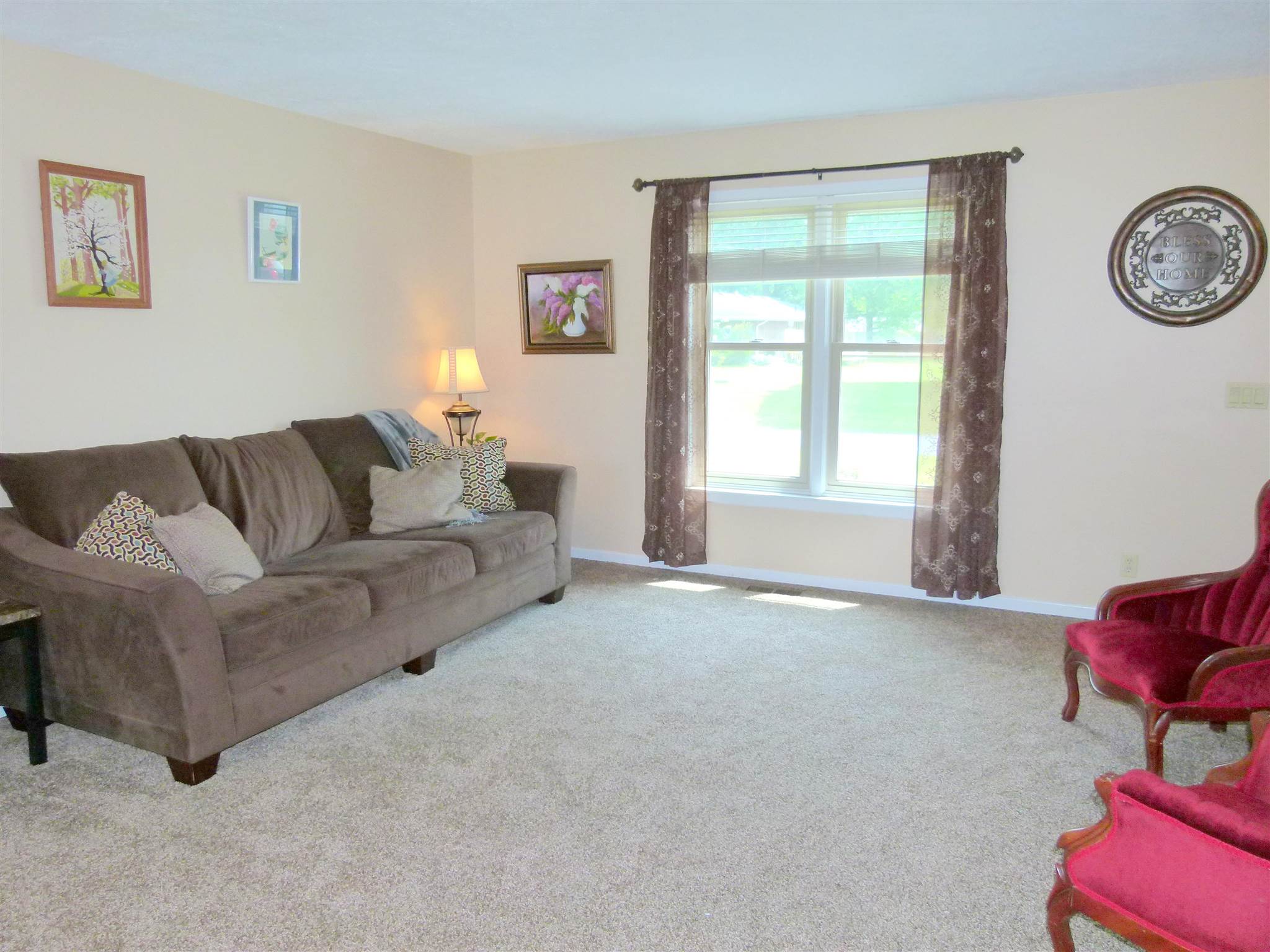 2075 Maple Run Warsaw, IN 46580 - Photo 3 of 36 Gallery Image 3