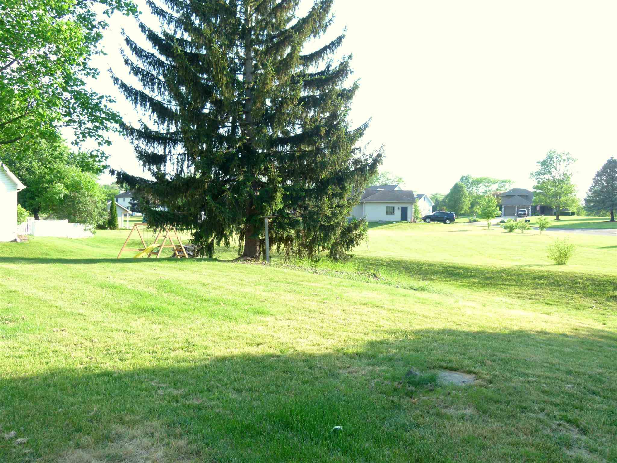 2075 Maple Run Warsaw, IN 46580 - Photo 32 of 36 Gallery Image 32