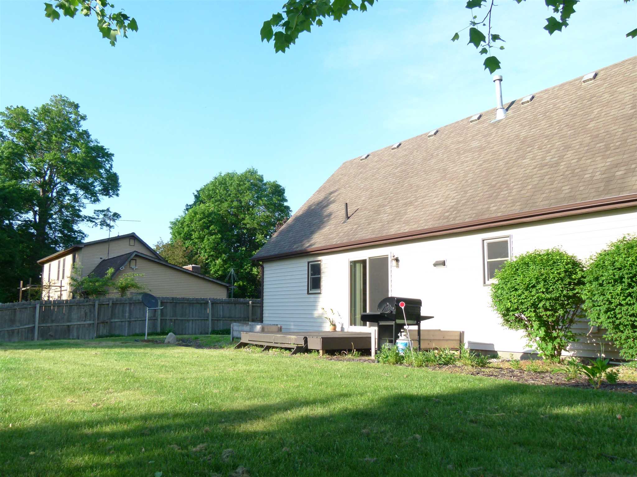 2075 Maple Run Warsaw, IN 46580 - Photo 35 of 36 Gallery Image 35