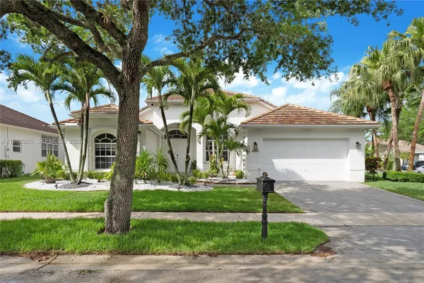 $1,195,000 | 3085 Lakewood Circle, Weston, FL 33332