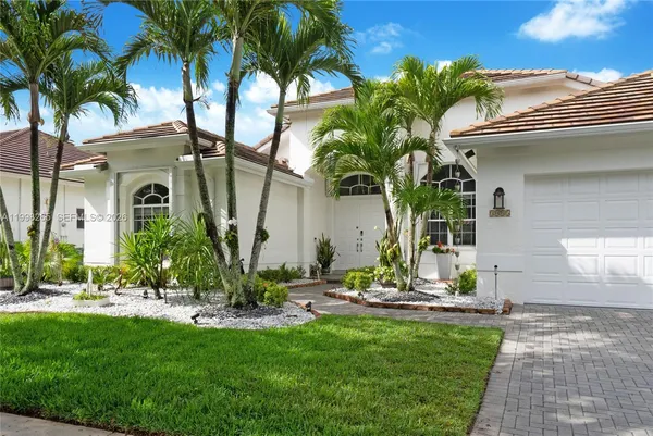 $1,195,000 | 3085 Lakewood Circle, Weston, FL 33332
