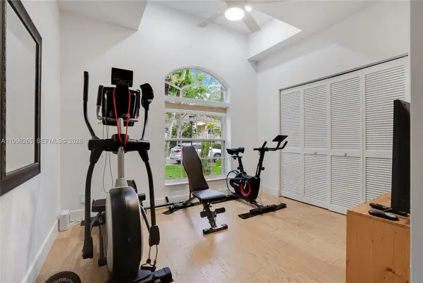 $1,195,000 | 3085 Lakewood Circle, Weston, FL 33332