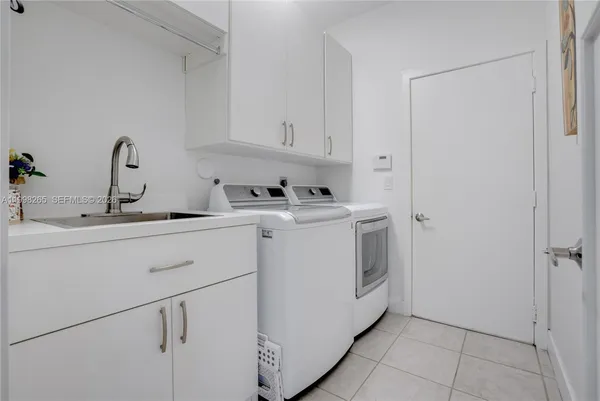 $1,195,000 | 3085 Lakewood Circle, Weston, FL 33332