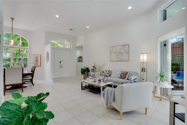 $1,195,000 | 3085 Lakewood Circle, Weston, FL 33332