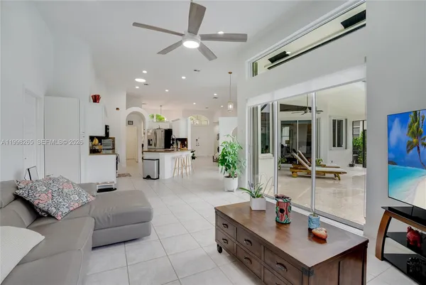 $1,195,000 | 3085 Lakewood Circle, Weston, FL 33332