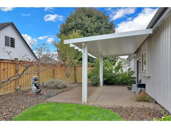 $685,000 | 3335 Lake Glenn Drive, Eugene, OR 97408
