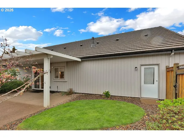 $685,000 | 3335 Lake Glenn Drive, Eugene, OR 97408
