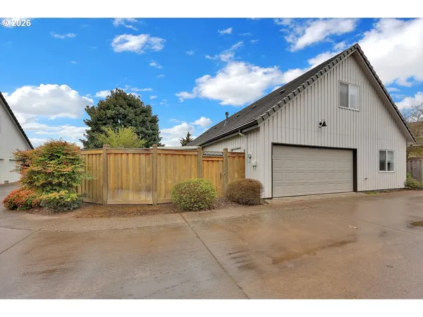 $685,000 | 3335 Lake Glenn Drive, Eugene, OR 97408