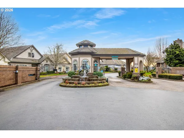 $685,000 | 3335 Lake Glenn Drive, Eugene, OR 97408