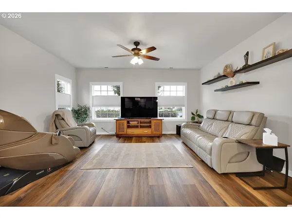 $685,000 | 3335 Lake Glenn Drive, Eugene, OR 97408
