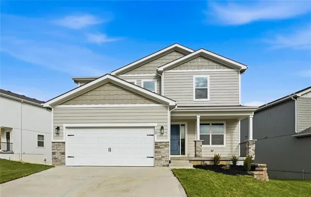$499,950 | 708 Glenn Circle, Raymore, MO 64083