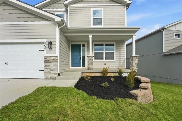 $499,950 | 708 Glenn Circle, Raymore, MO 64083