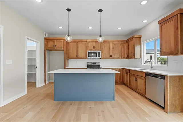 $499,950 | 708 Glenn Circle, Raymore, MO 64083