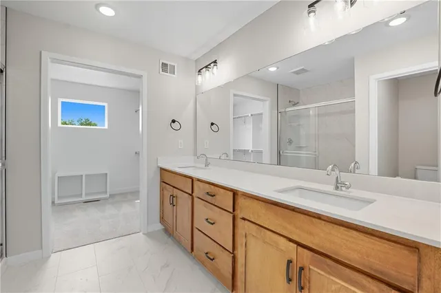 $499,950 | 708 Glenn Circle, Raymore, MO 64083