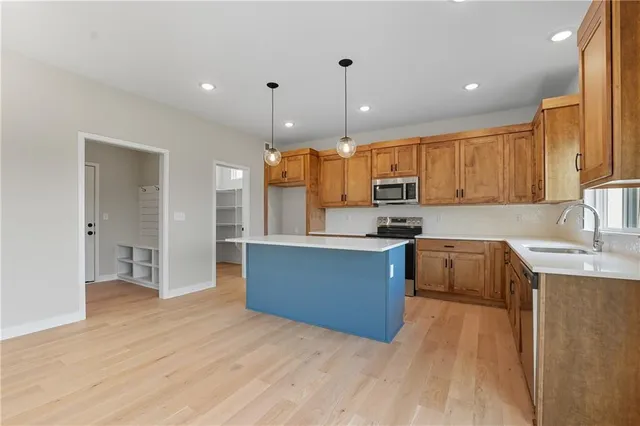 $499,950 | 708 Glenn Circle, Raymore, MO 64083