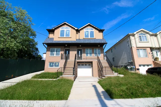 $872,500 | 85 Perry Avenue | Westerleigh