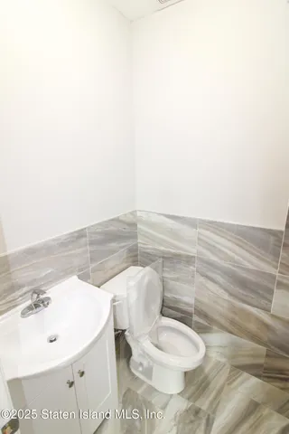 $872,500 | 85 Perry Avenue | Westerleigh