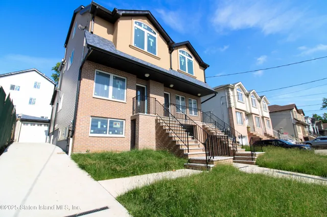 $872,500 | 85 Perry Avenue | Westerleigh