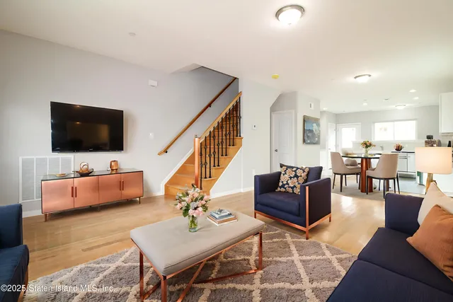 $872,500 | 85 Perry Avenue | Westerleigh