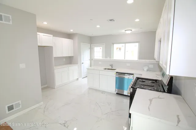 $872,500 | 85 Perry Avenue | Westerleigh