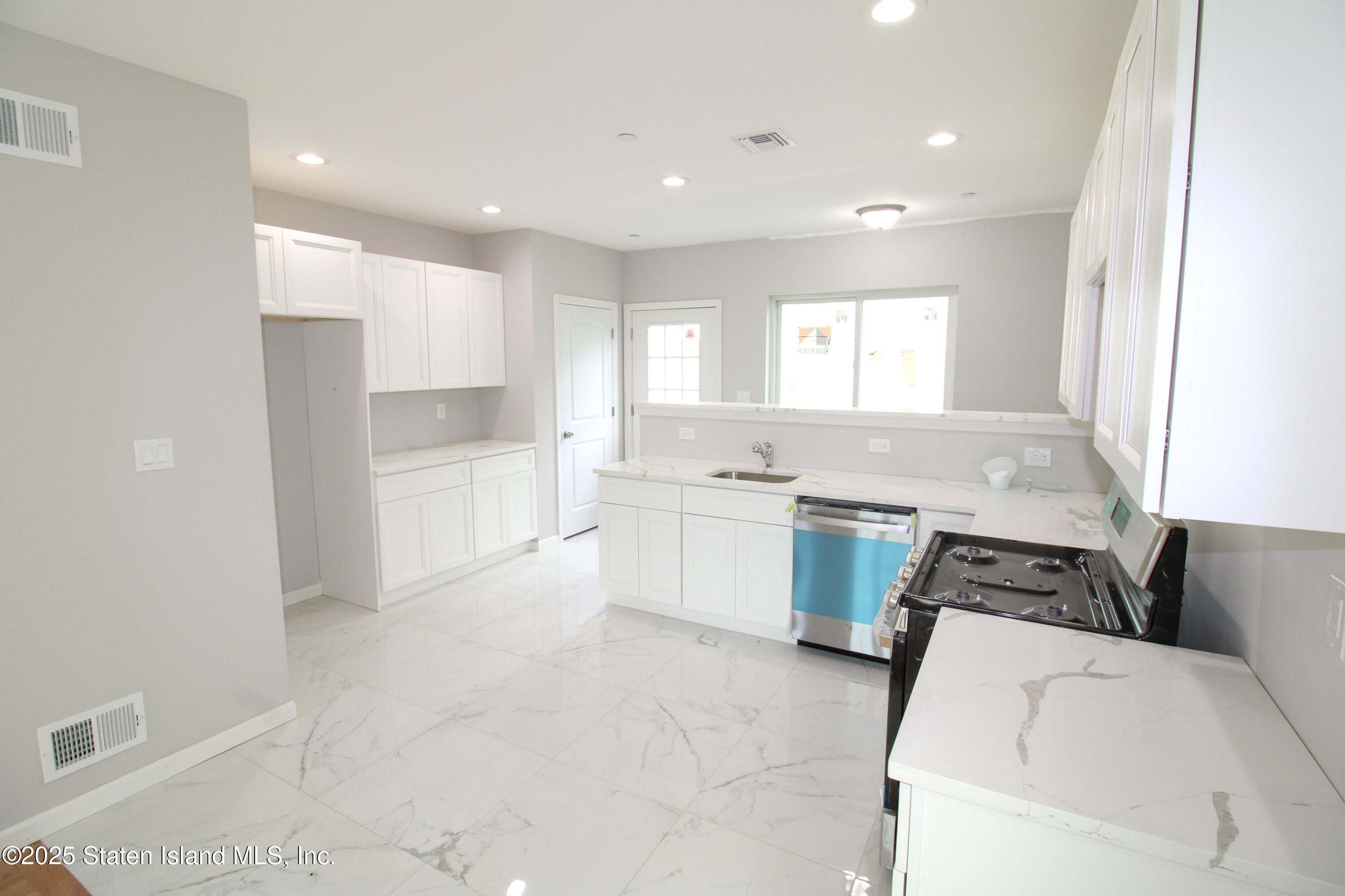 85 Perry Avenue Staten Island, NY 10314 - Photo 7 of 19 Photo Jun 10 2025, 3 18 15 PM