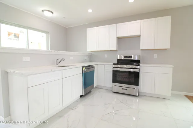 $872,500 | 85 Perry Avenue | Westerleigh