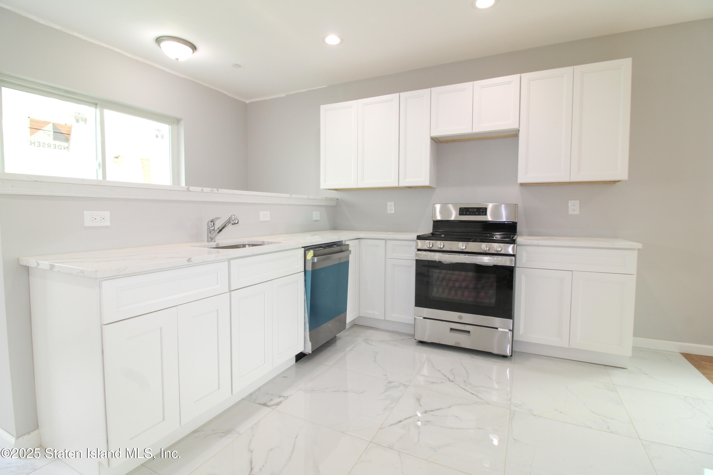 85 Perry Avenue Staten Island, NY 10314 - Photo 8 of 19 Photo Jun 10 2025, 3 18 33 PM