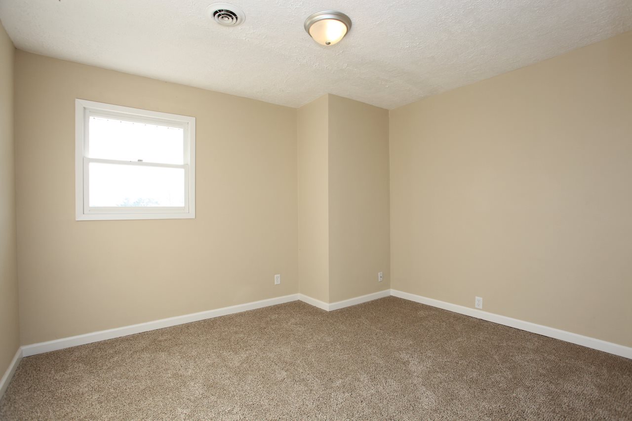 14040 East Edgewater Road Albany, IN 47320 - Photo 24 of 27